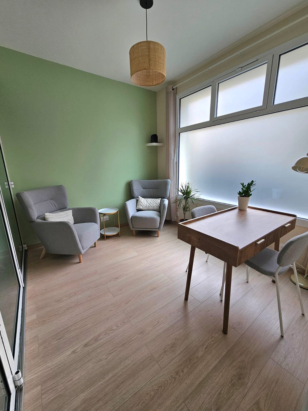 Salon Athéna — espace de consultation individuelle pour thérapeutes à Nice